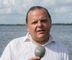 Agustín Barrios Gómez en el Río de los Nueve Dragones en Vietnam